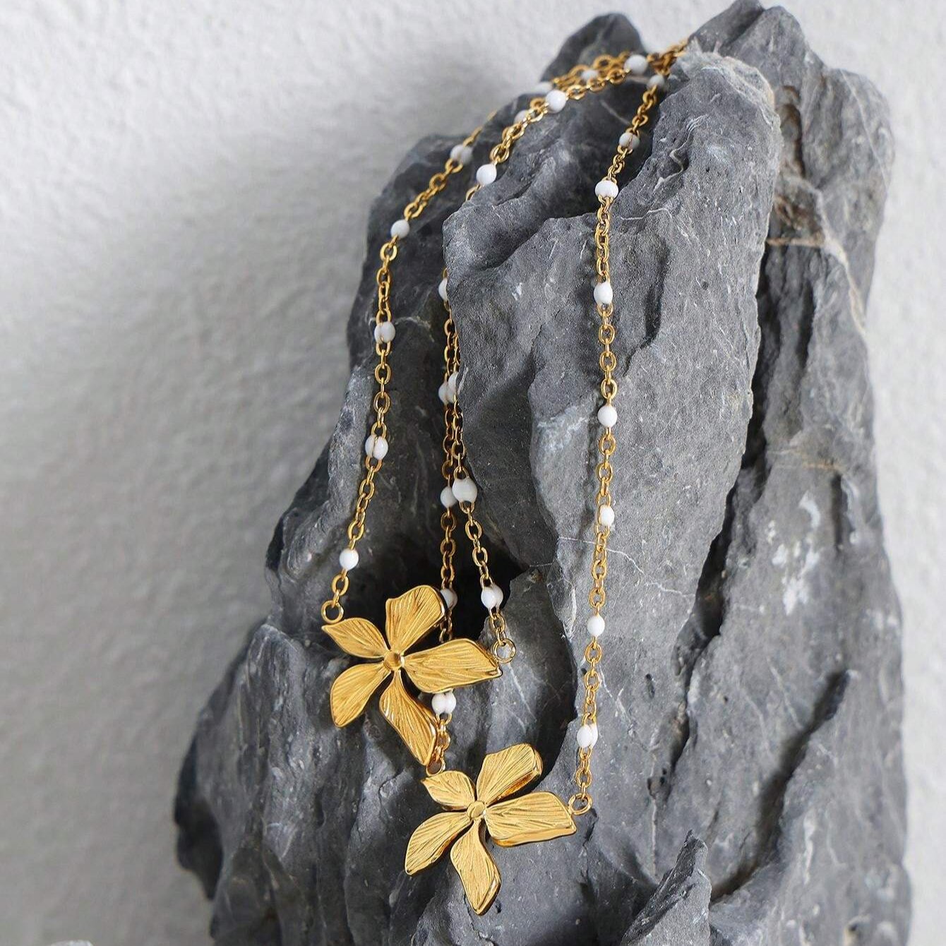 Demi fine Floral necklace