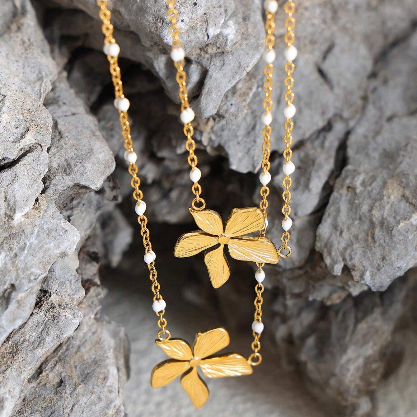 Demi fine Floral necklace stainless steel