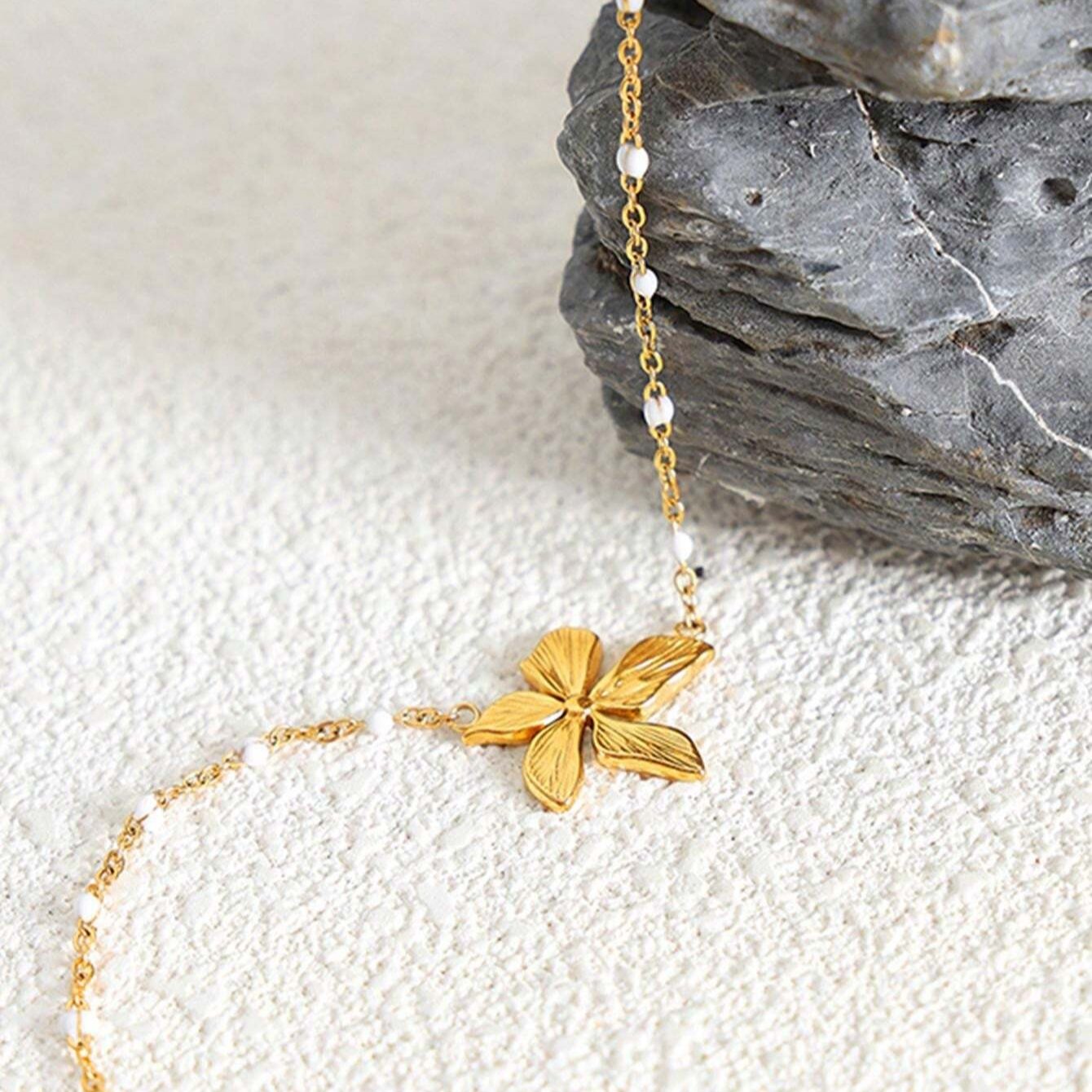 Demi fine lily flower necklace stainless steel