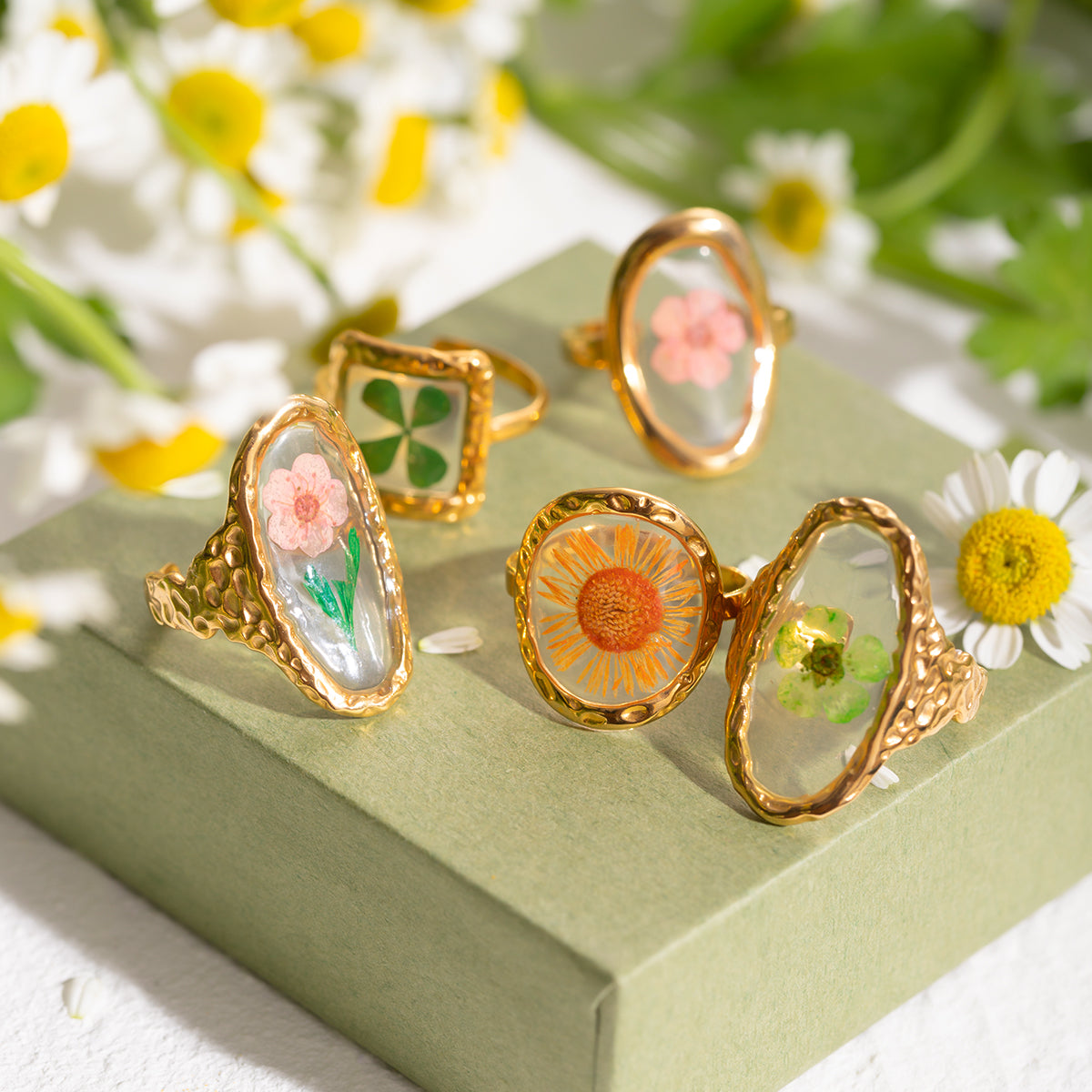 Floral resin ring stainless steel 18K gold plated