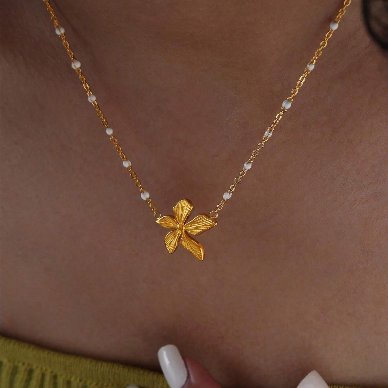 cute Demi fine flower necklace stainless steel