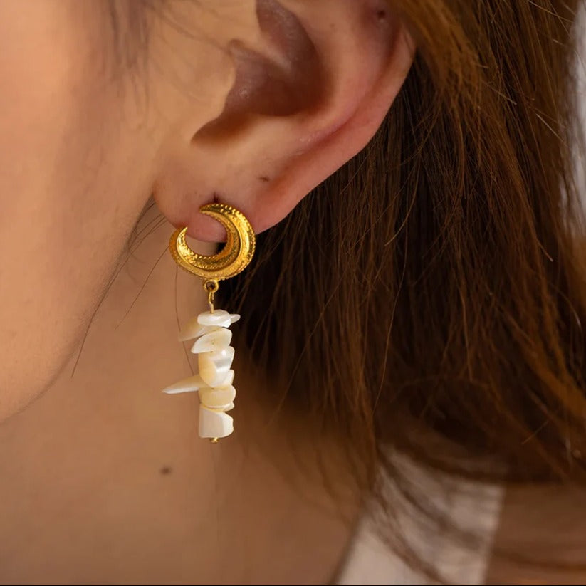 Moon earrings gold