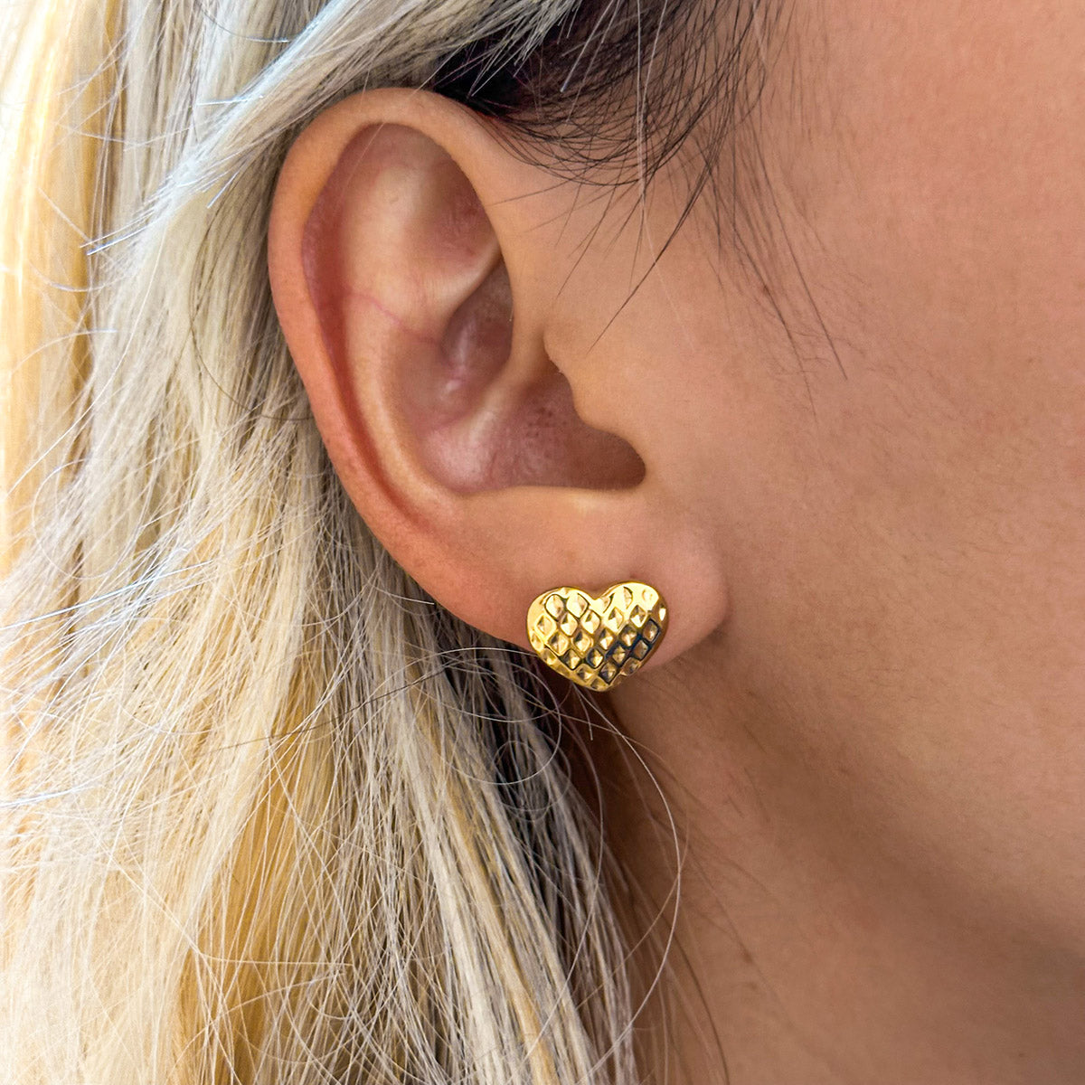 Sweetheart Stud Earrings – 18K Gold-Plated Stainless Steel